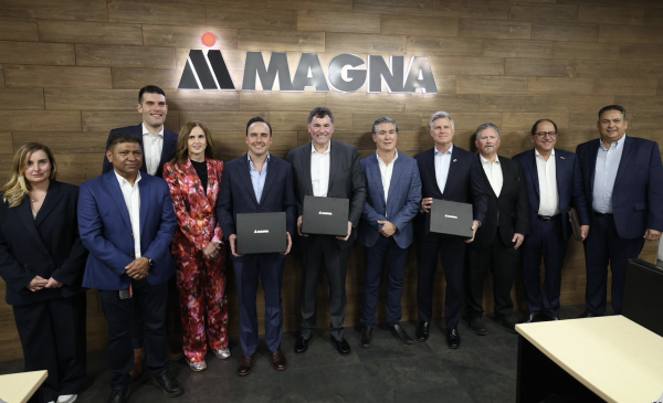 Manolo fortalece lazos con el embajador y el ministro de Comercio de Canadá